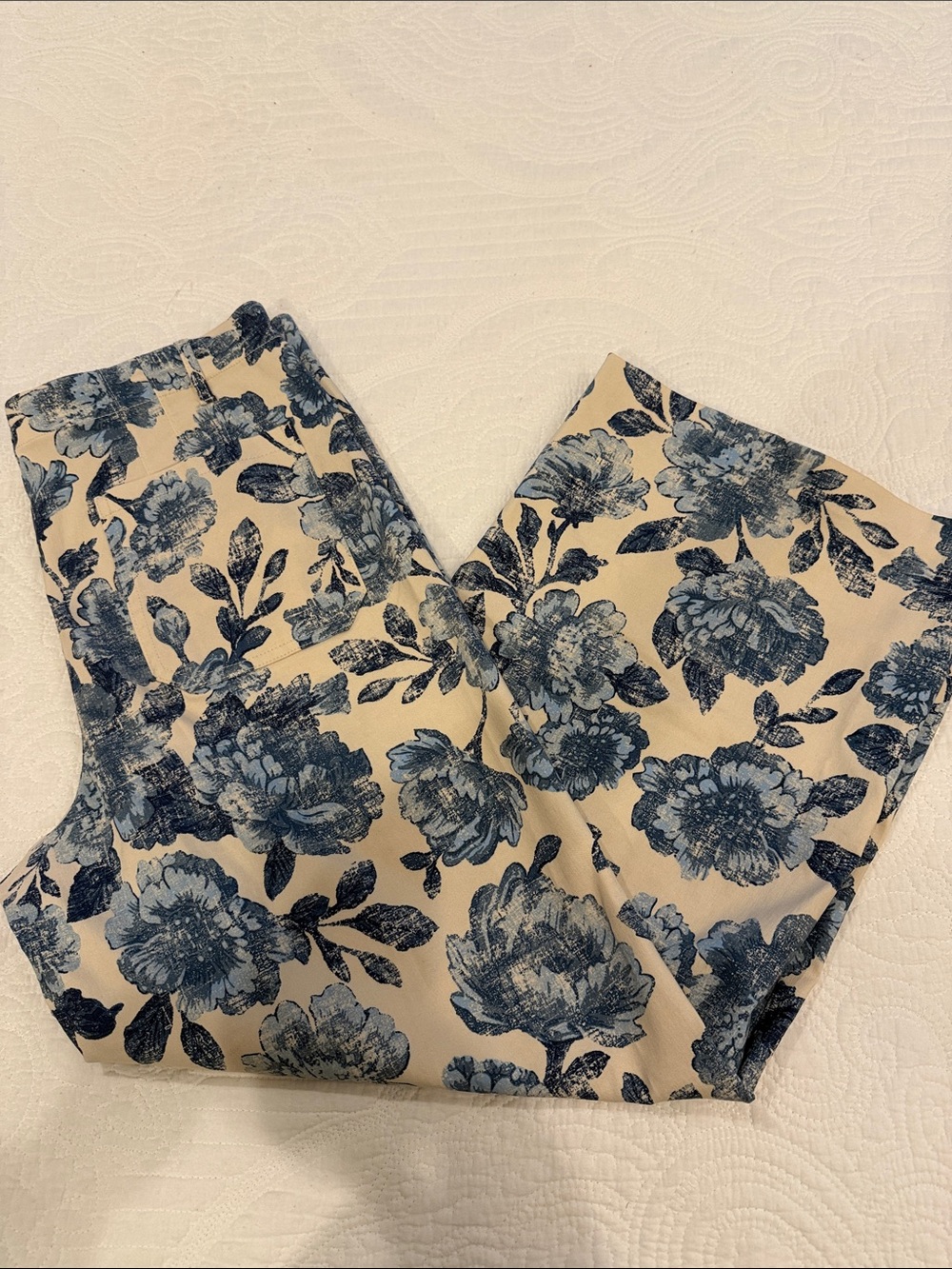 Jules & Leopold Cream Wide-Leg Pants with Blue Floral Print - Picture 3 of 7